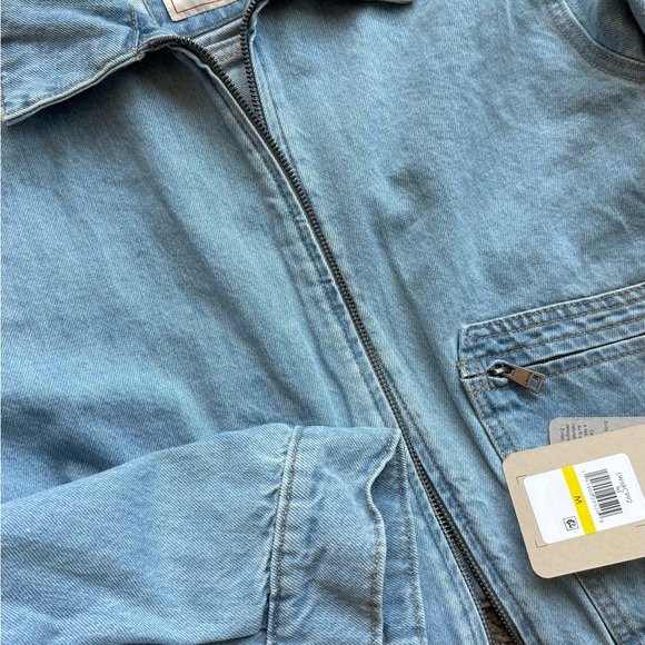 Levi’s Women’s Western Zip-Front Denim Bomber Jacket Light Wash Size M - Picture 2 of 8